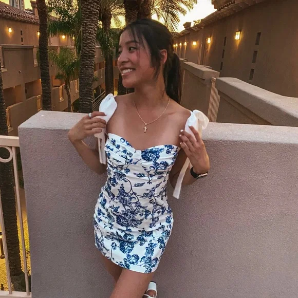 Helloooo🌸 - Picture 2 of 3